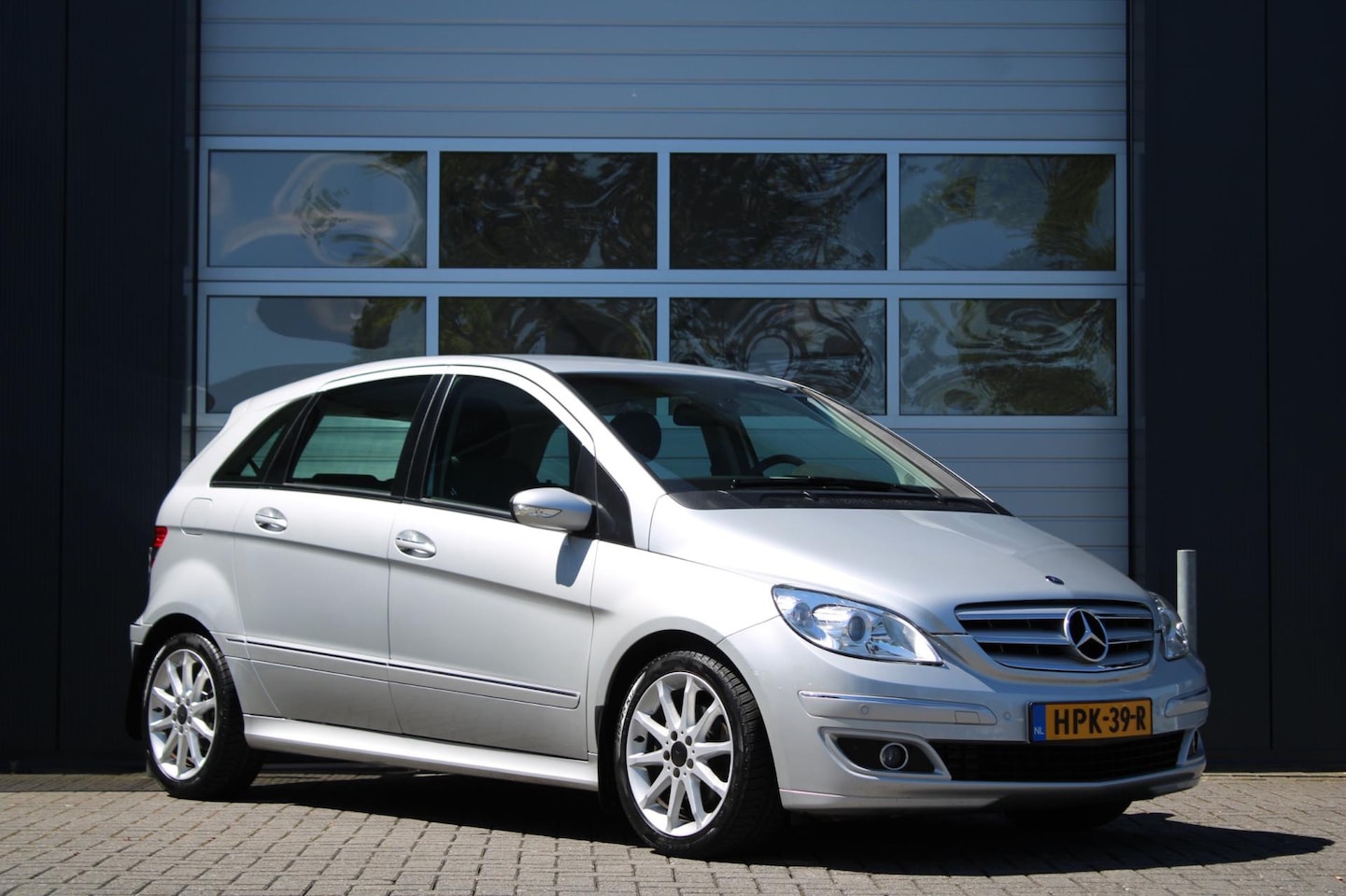 Mercedes-Benz B-klasse - 180 CDI Automaat Airco/Cruise/Navi/Bluetooth/PDC/Stoelverwarming/RadioCD/17"LM/Trekhaak/AP - AutoWereld.nl