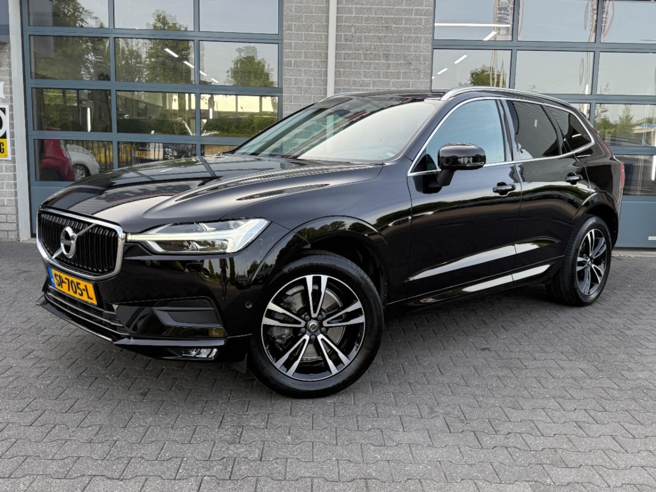 Volvo XC60 - 2.0 T5 Momentum 2.0 T5 Momentum - AutoWereld.nl