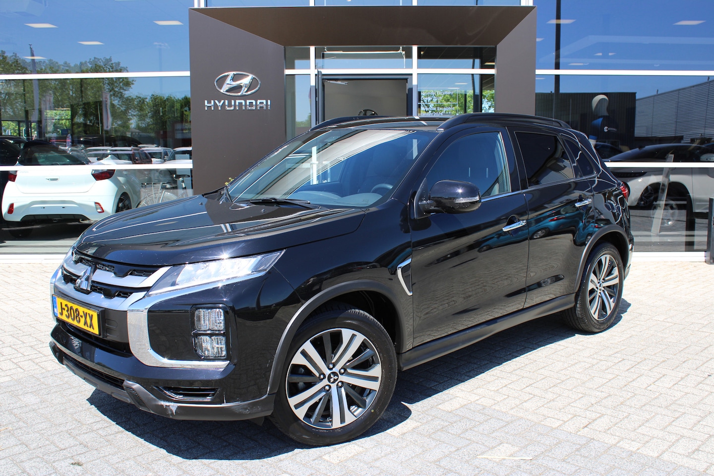 Mitsubishi ASX - 2.0 Intense | Cruise control | Navigatie | Achteruitrijcamera | | Achterbank in delen neer - AutoWereld.nl