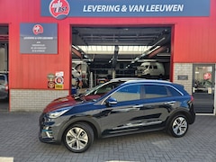 Kia e-Niro - DynamicLine 64 kWh Navigatie/ Parkeersensoren V + A/ Cruise control/ Rijklaarprijs