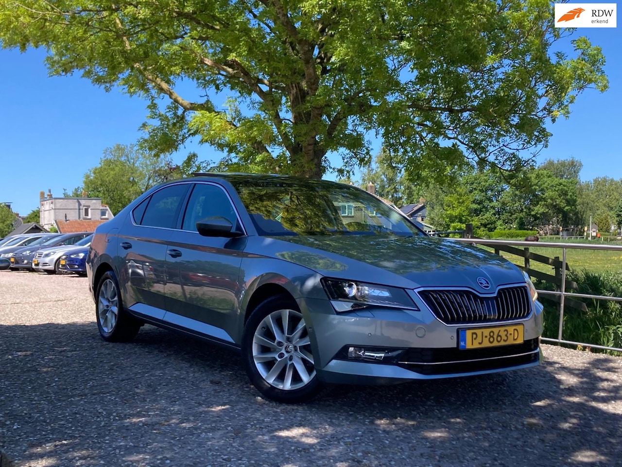 Skoda Superb - 1.6 TDI Style Business | Pano + DSG + Navi Nu € 17.975,-!!! - AutoWereld.nl