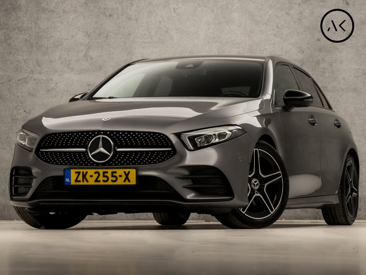 Mercedes-Benz A-klasse - 180 AMG Sport Night Upgrade Automaat (APPLE CARPLAY, GROOT NAVI, CAMERA, LEDER/ALCANTARA, - AutoWereld.nl