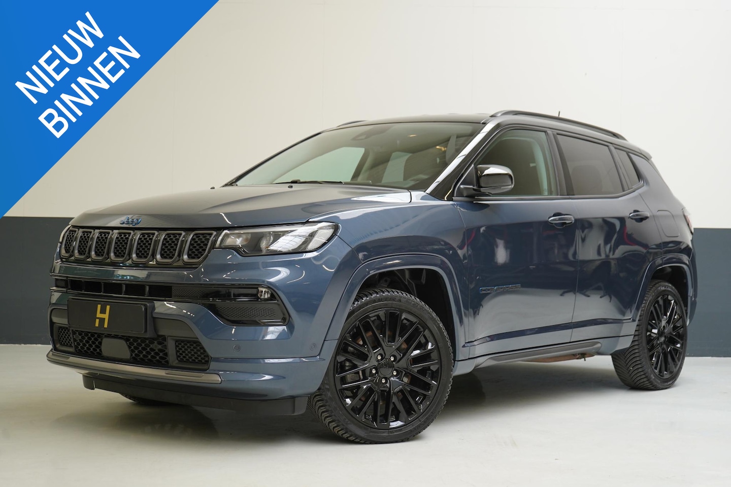 Jeep Compass - 4xe 240 Plug-in Hybrid Electric S | Leder | Navigatie | Achteruitrijcamera | Stuurverwarmi - AutoWereld.nl