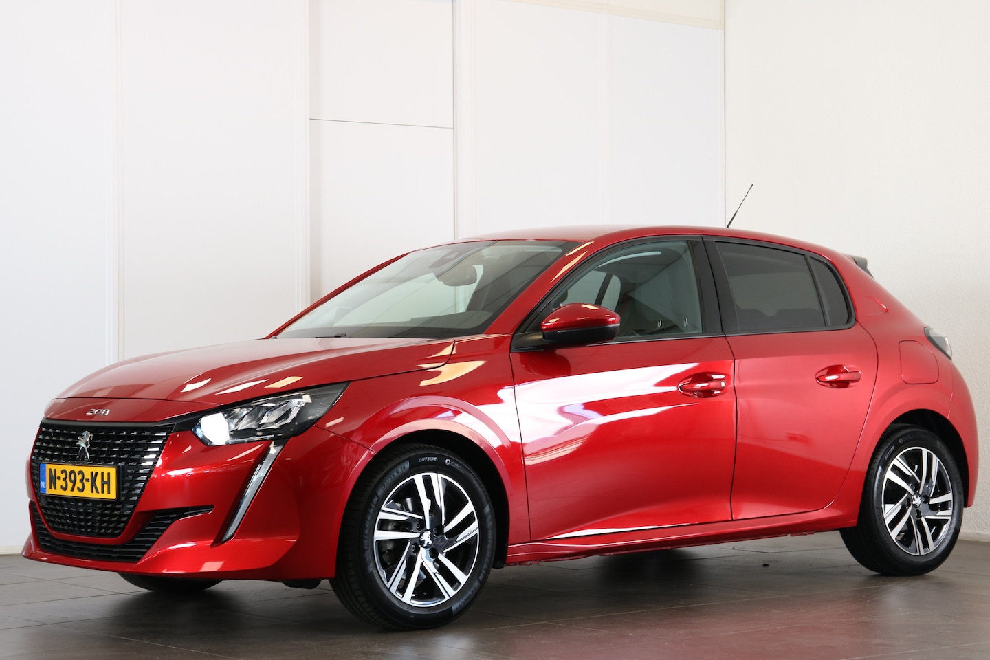Peugeot 208 - 1.2 PureTech Allure 100 | Navi | Clima | Cruise | Parkeersensoren | DAB | Metallic | 16" L - AutoWereld.nl