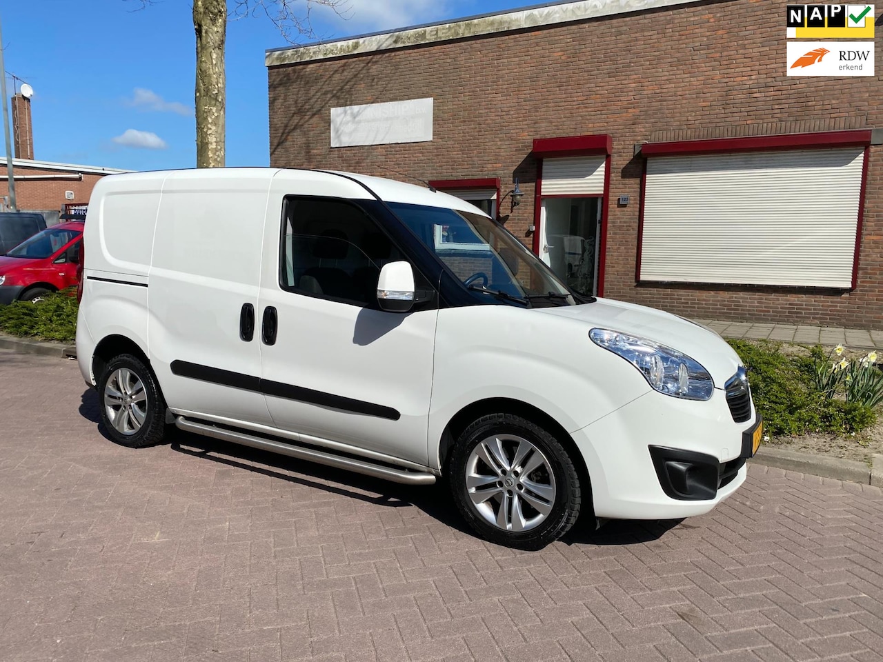 Opel Combo - 1.3 CDTi L1H1 Sport * 2017 * Euro6 * Airco * Cruise Control * Navigatie * Stoelverwarming - AutoWereld.nl