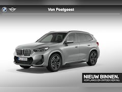 BMW X1 - xDrive30e M-Pakket / Comfort Access / Driving Assistant Plus / 19" / Getinte Ramen / Parki