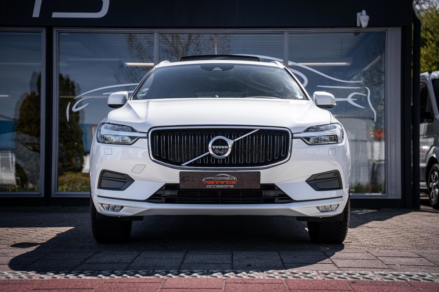 Volvo XC60 - 2.0 T5 AWD Momentum|B&W audio|Luchtvering|Trekhaak|HUD|Schuif/kantel|360 camera|Achterbank - AutoWereld.nl