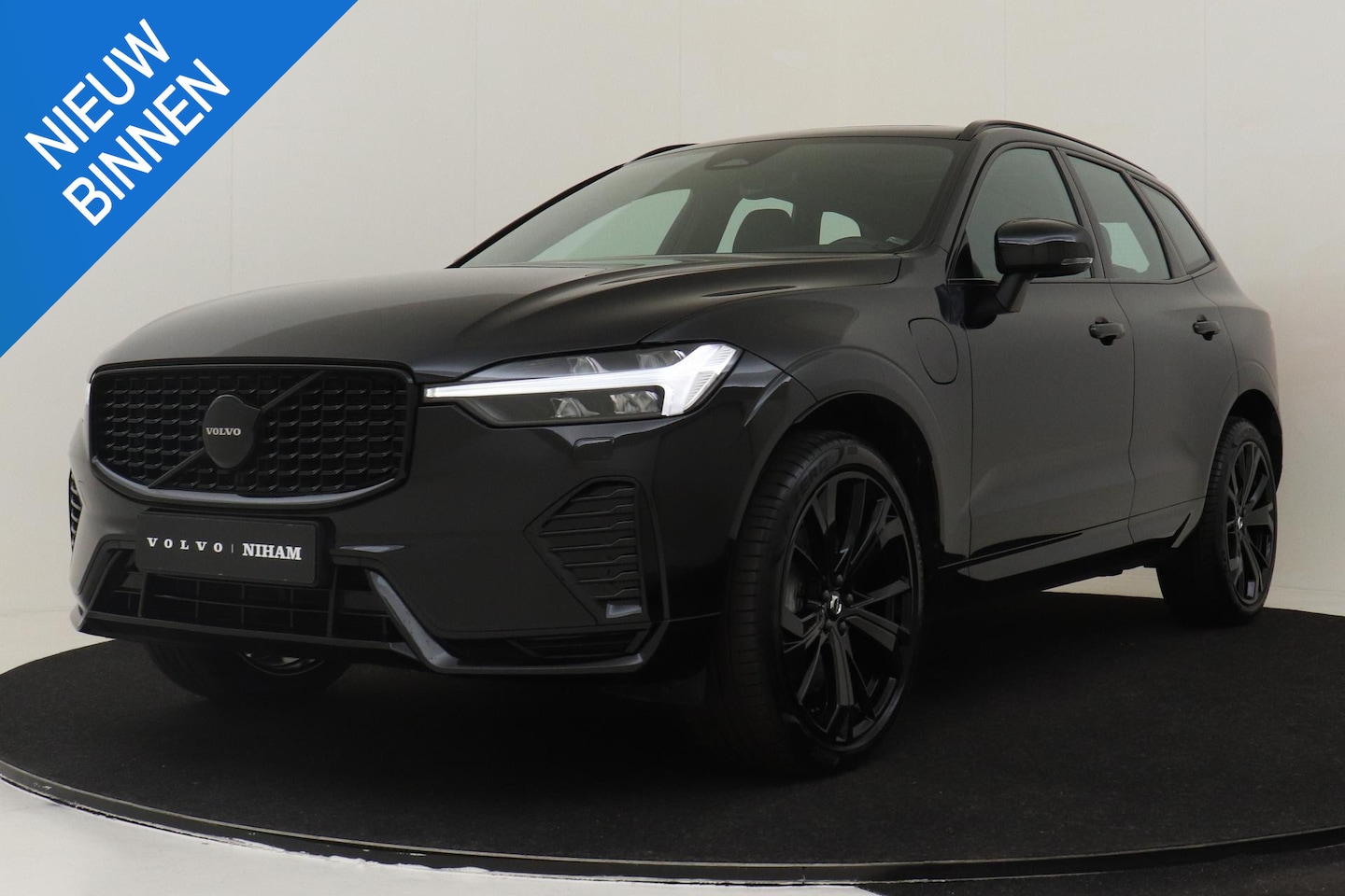 Volvo XC60 - T6 PLUG-IN HYBRID AWD PLUS BLACK EDITION -PANO.DAK|POWER-SEATS|ADAP.LED|KEY-LESS - AutoWereld.nl