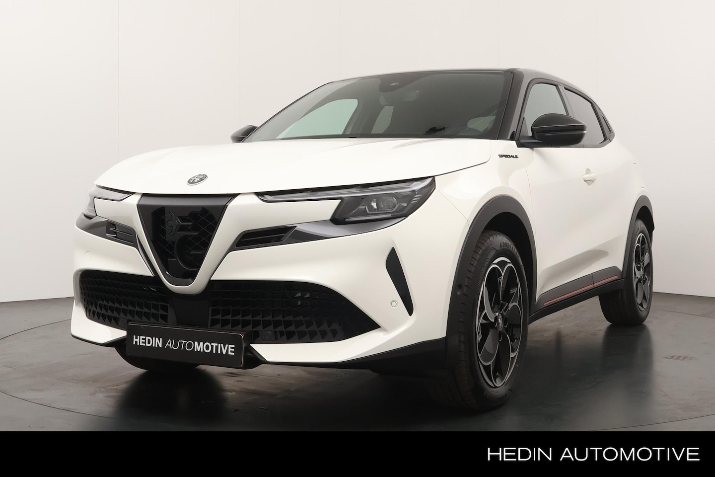 Alfa Romeo Junior - Elettrica Speciale 54 kWh | Navigatie | Parkeer Camera | Stoelverwarming | Climate Control - AutoWereld.nl