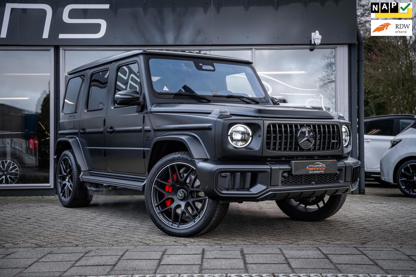 Mercedes-Benz G-klasse - AMG 63 |Manufaktur|High end Burmester|Grijs kenteken|22''|Black on Black|Massage|Memory|St - AutoWereld.nl