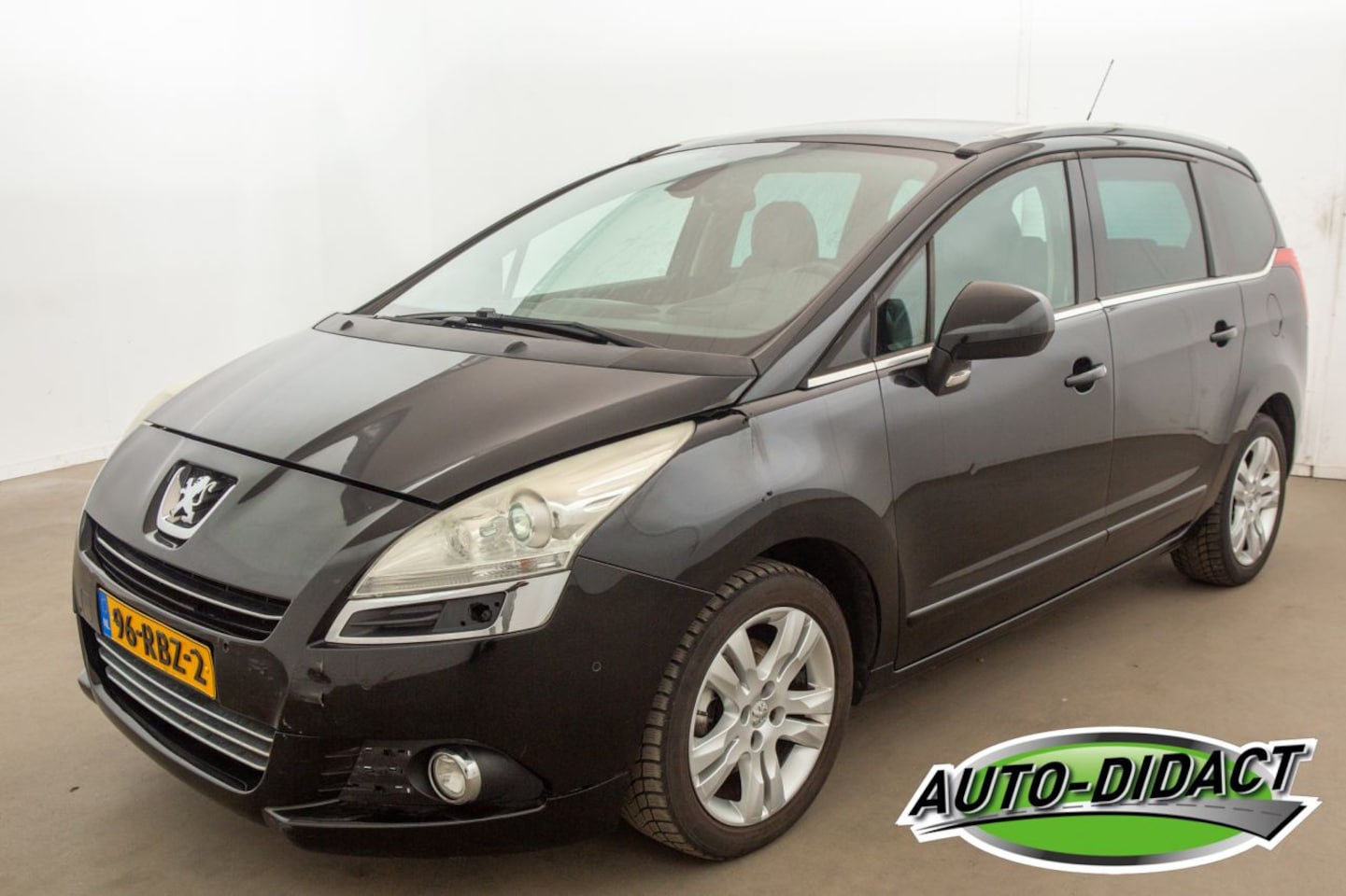 Peugeot 5008 - 1.6 THP GT 7P. Leer - AutoWereld.nl
