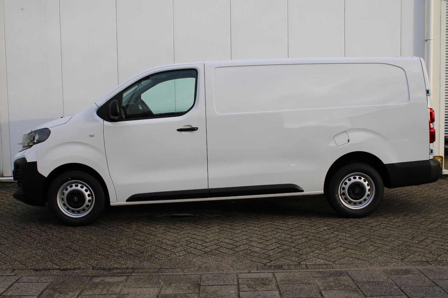 Opel Vivaro - 2.0 Diesel 145 pk L3 Nieuw uit voorraad leverbaar - AutoWereld.nl