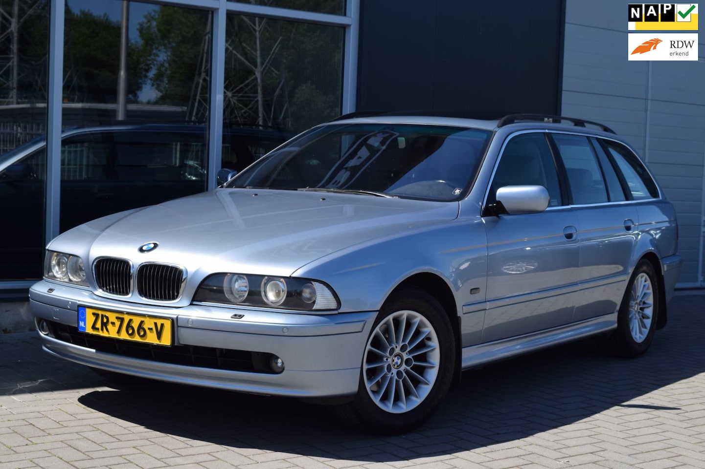 BMW 5-serie Touring - 525i Edition | Automaat | Xenon | Dak | APK 5-2026 ! - AutoWereld.nl