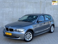 BMW 1-serie - 2.0 118I 5DR 2010 Grijs CLIMA|NAP|NW APK|2E EIG