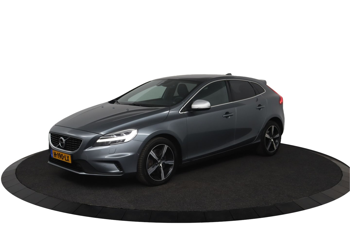 Volvo V40 - T3 Polar+ Sport | Stoelverwarming | Harman Kardon | Panoramadak | Getint Glas | Parkeercam - AutoWereld.nl