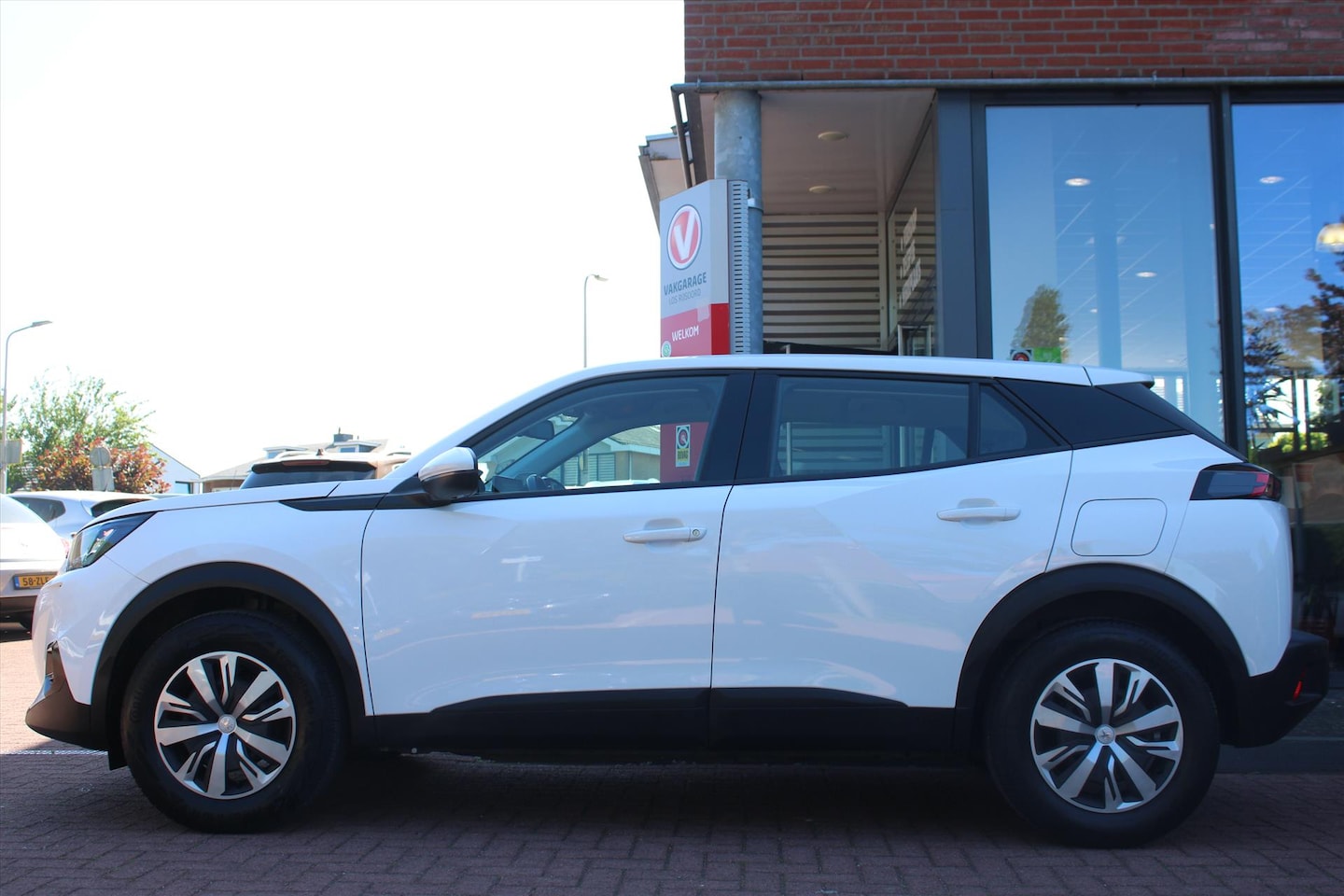 Peugeot 2008 - 1.2 Puretech *Active* | Trekhaak | Carplay | Cruise & Climate Control | PDC | Bluetooth | - AutoWereld.nl
