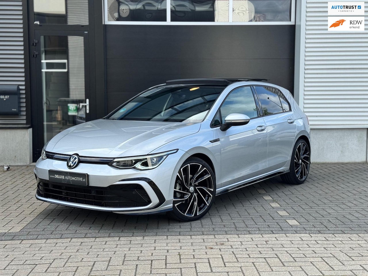 Volkswagen Golf - 1.5 eTSI 3x R-Line Panodak, IQ Light - AutoWereld.nl