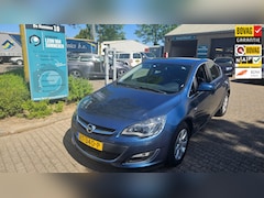 Opel Astra - 1.4 Design Edition l Airco l Navi l climacontrol l Parkeersensor l Stoelverwarming l Dimme