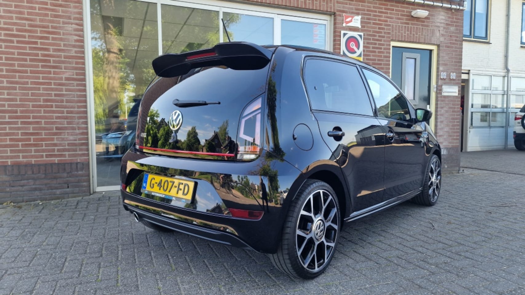 Volkswagen Up! - 1.0 TSI GTI 1.0 TSI GTI, Beats, Camera, NL Auto! - AutoWereld.nl