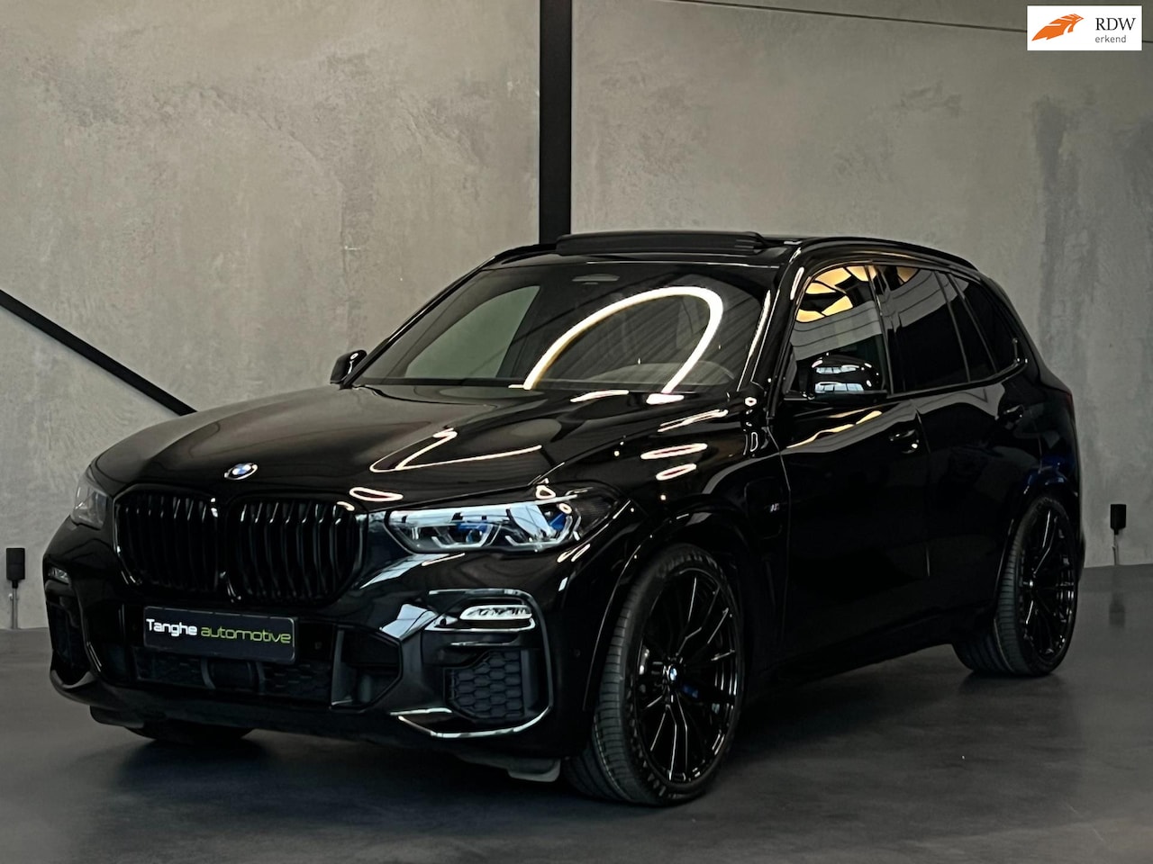 BMW X5 - 45e M-sport,Laser,Sky Lounge,Head-Up,4Wielbest,Trekhaak - AutoWereld.nl
