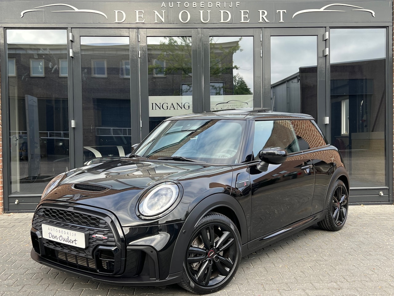 MINI John Cooper Works - Mini 2.0 S JCW Aut. PANO / LED / APPLE CARPLAY - AutoWereld.nl