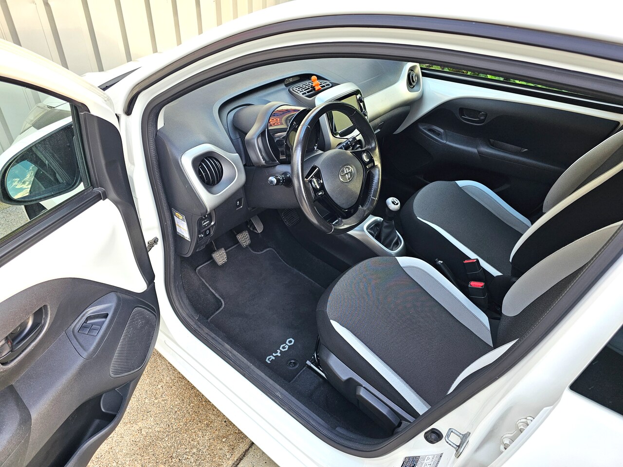 Toyota Aygo - 1.0 VVT-i x-play Airco! Camera!