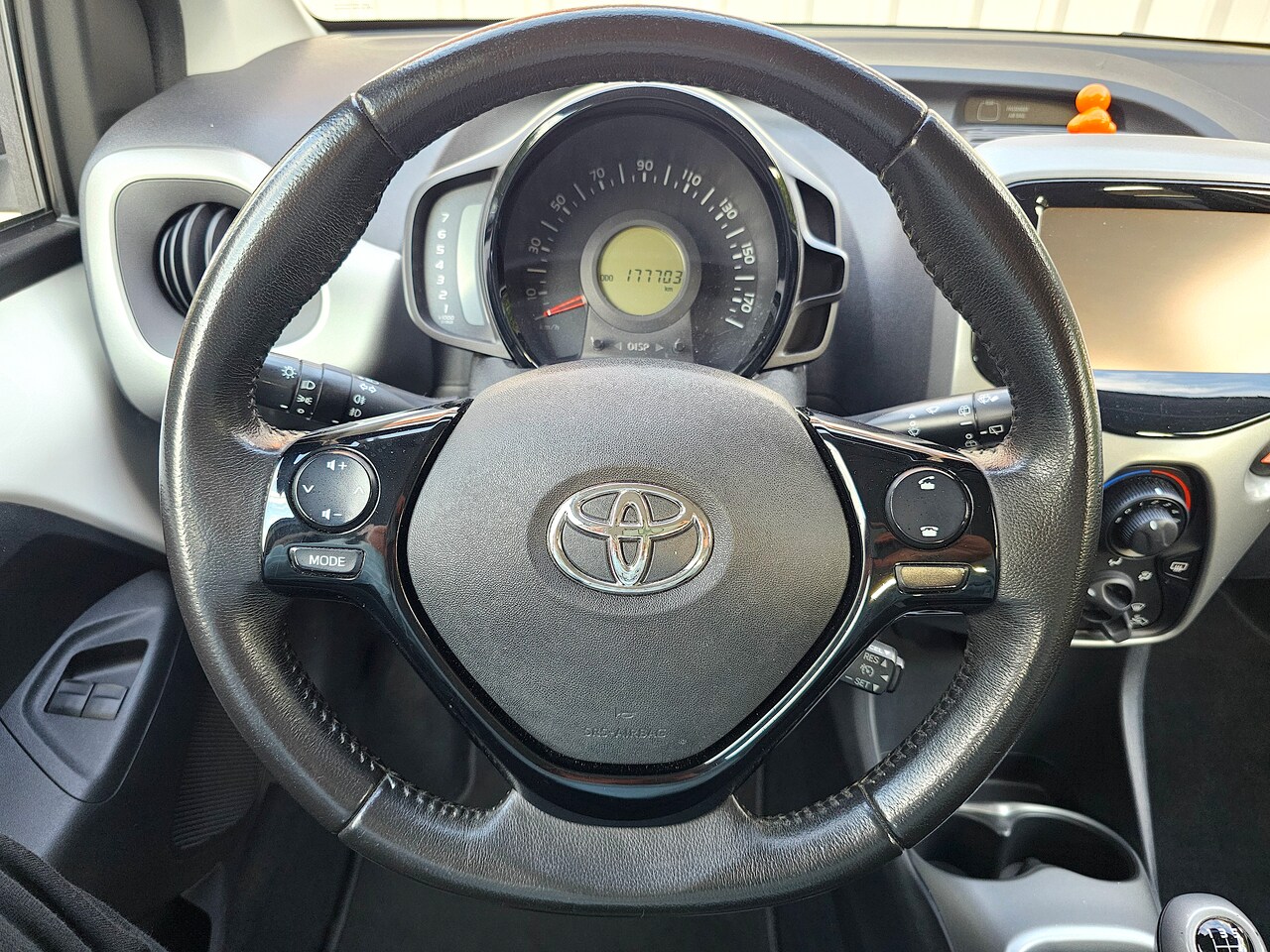 Toyota Aygo - 1.0 VVT-i x-play Airco! Camera!