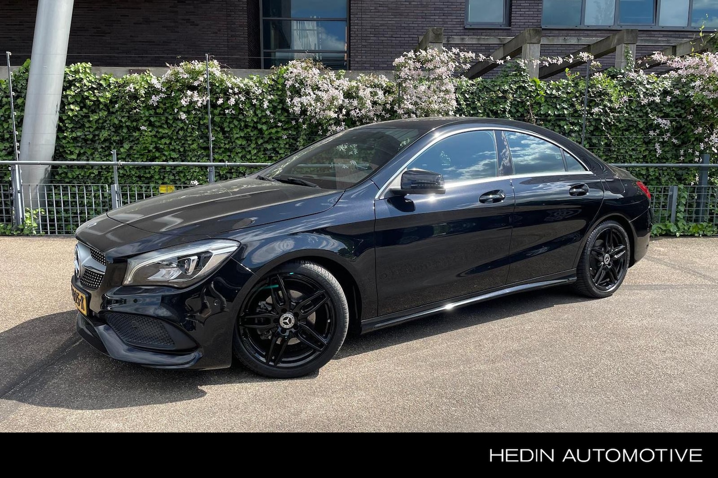 Mercedes-Benz CLA-Klasse - CLA 180 Coupé Business Solution AMG | LED | Stoelverwarming | Navigatie | Parkpilot | Keyl - AutoWereld.nl