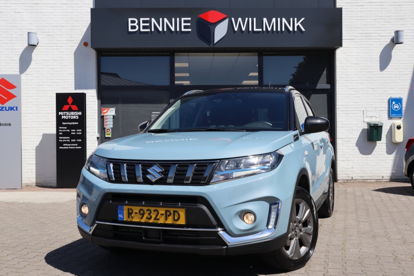 Suzuki Vitara - 1.4 BoosterJet Select Hybrid AdaptiveCruise/Trekhaakj/AllSeasons - AutoWereld.nl