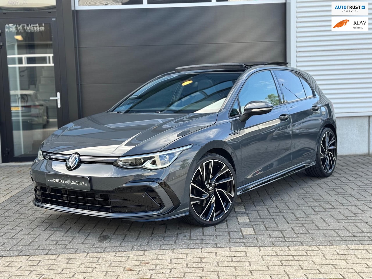 Volkswagen Golf - 1.5 eTSI 3x R-Line Panodak, Harman Kardon - AutoWereld.nl