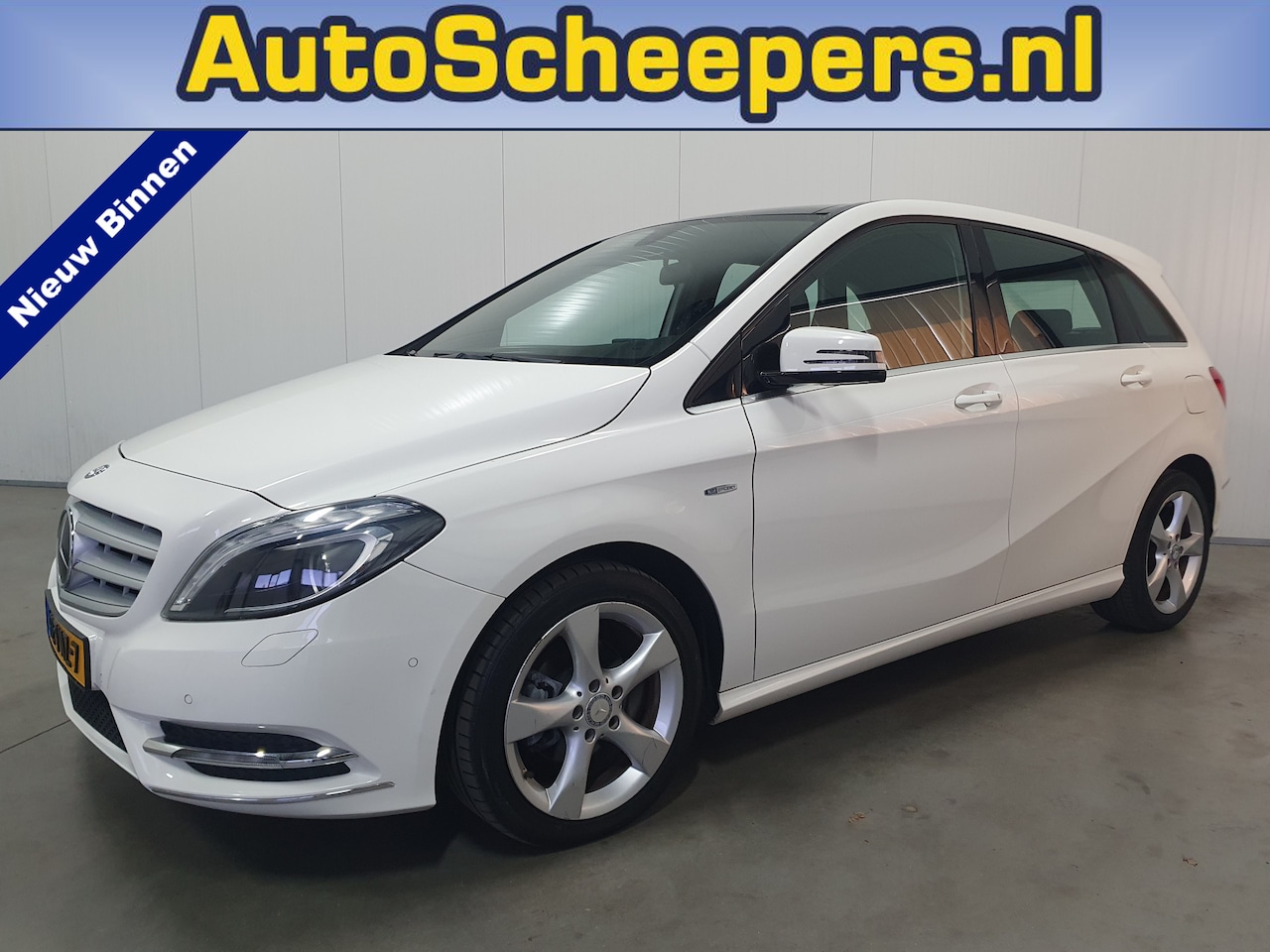 Mercedes-Benz B-klasse - 180 Ambition PANO/PDC/CLIMA/CRUISE/LMV - AutoWereld.nl