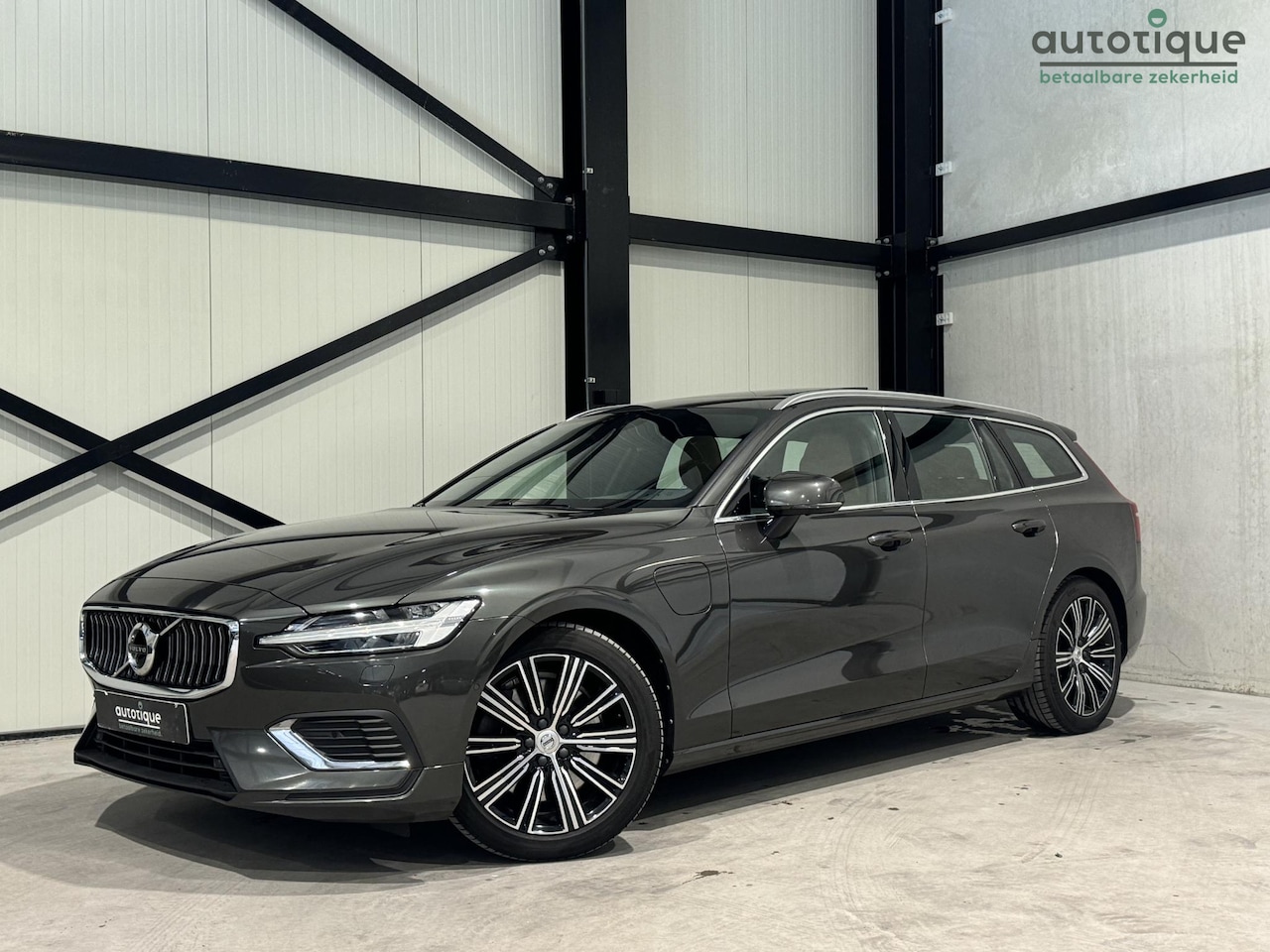 Volvo V60 - 2.0 T8 Recharge AWD Inscription Aut. | panorama | navi | leder | trekhaak | - AutoWereld.nl