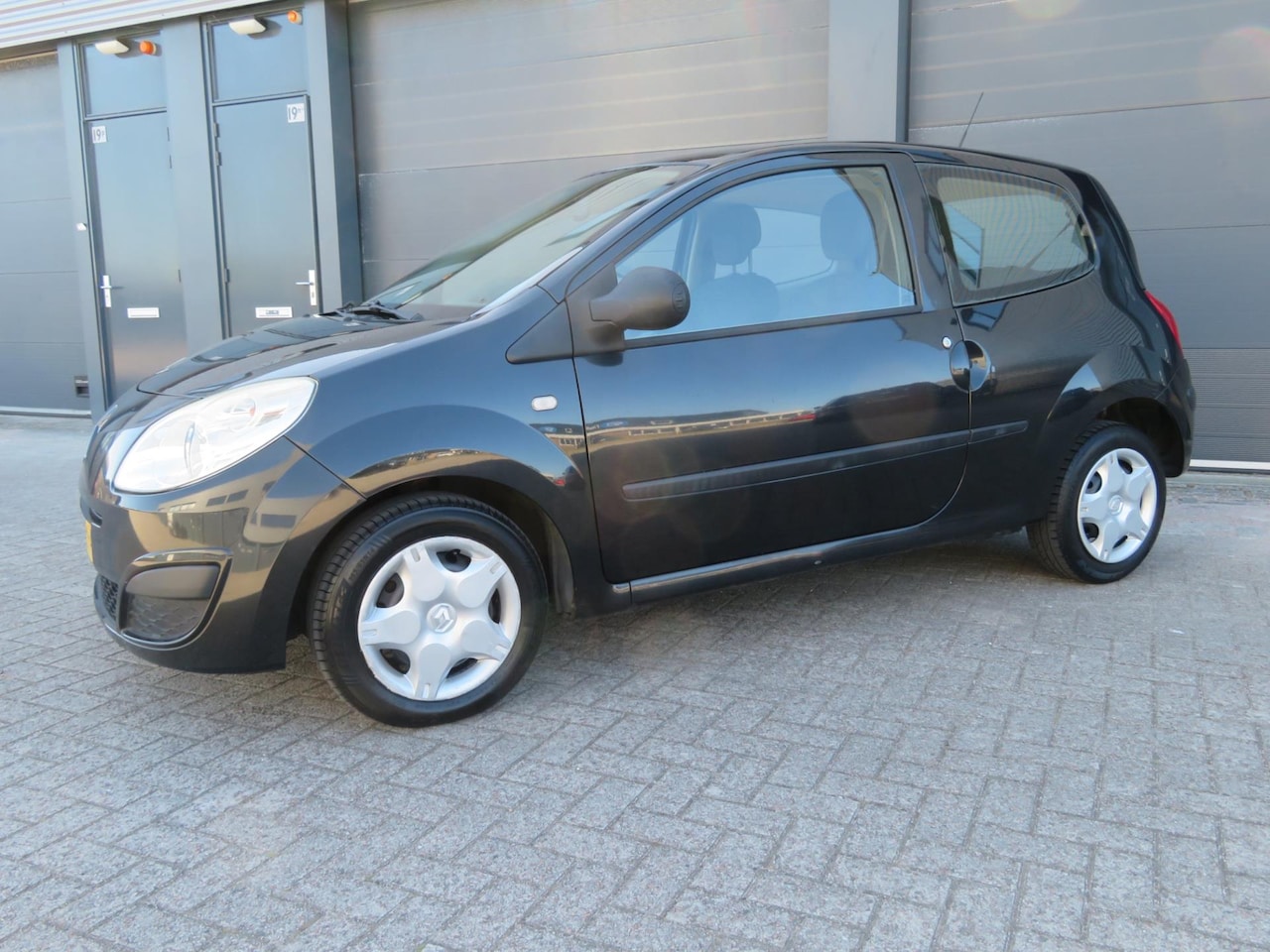 Renault Twingo - 1.2 Authentique airco - AutoWereld.nl
