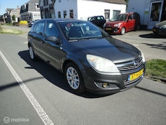 Opel Astra - 1.6 Executive nwe apk