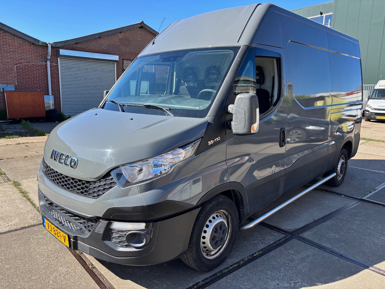 Iveco Daily - 35S11V 2.3 352 H3 L 2015 L2H2 kort Trekhaak 3500 kg! - AutoWereld.nl