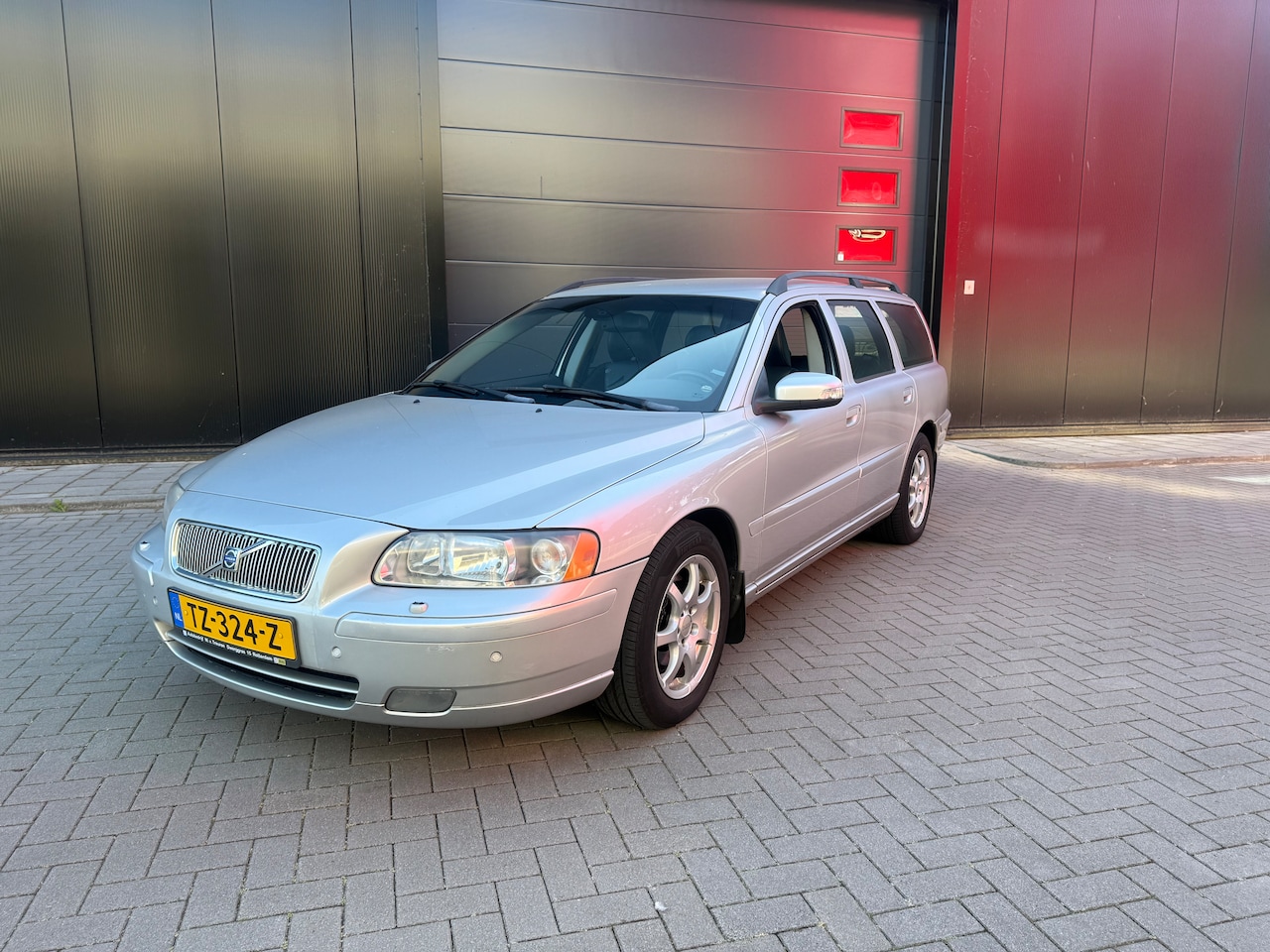 Volvo V70 - 2.5T Edition Nieuwe APK - AutoWereld.nl