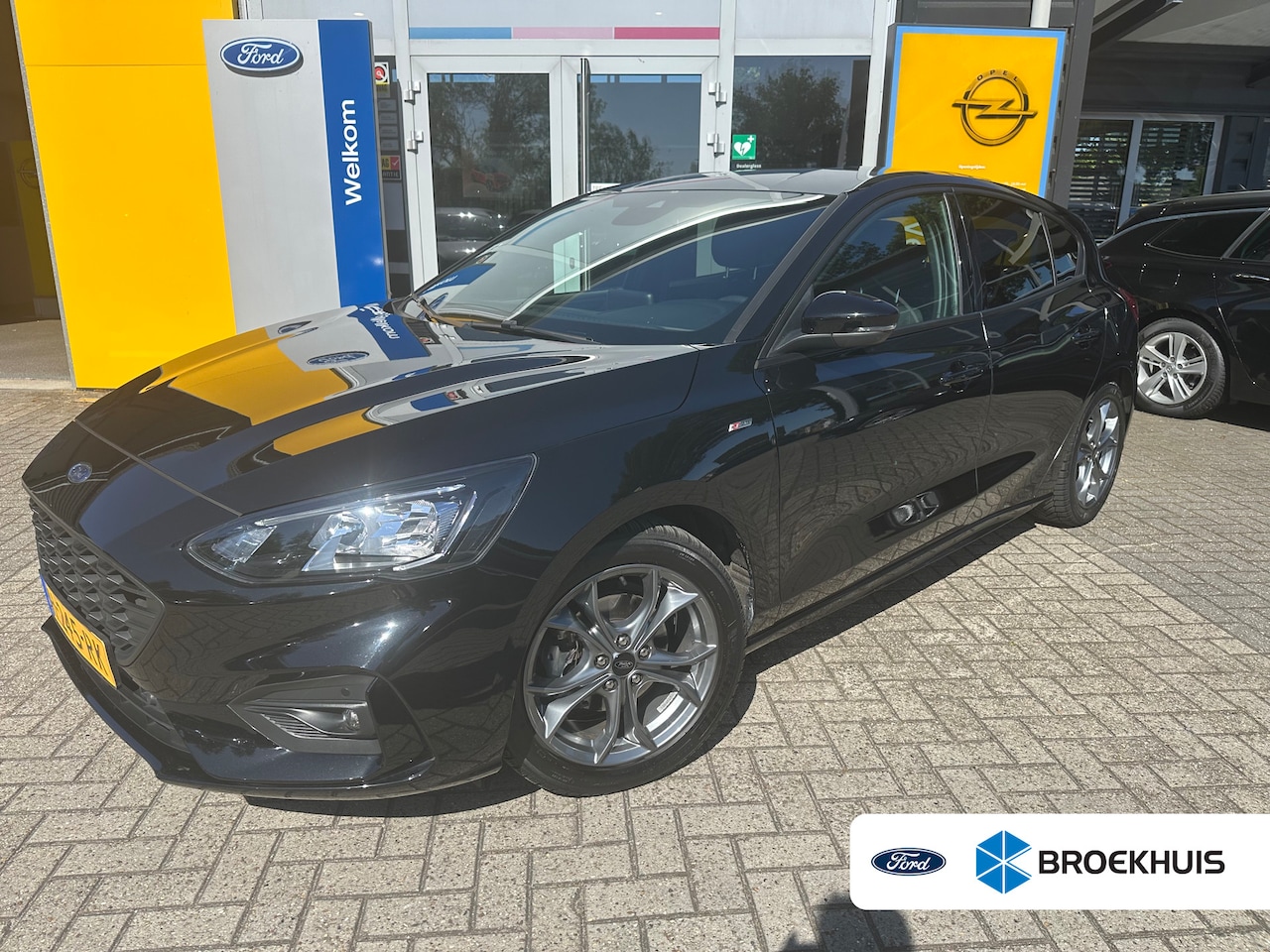 Ford Focus - 1.0 125PK ST Line | STOEL-, STUUR- EN VOORRUITVERWARMING| NAVIGATIE| PARKEERSENSOREN V+A| - AutoWereld.nl