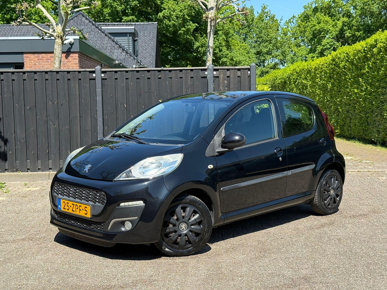 Peugeot 107 - 1.0 Active airco 5deurs elektrisch pakket - AutoWereld.nl