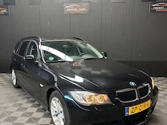 BMW 3-serie Touring - 320i High Ex | Pano | Xenon | Navi | PDC |
