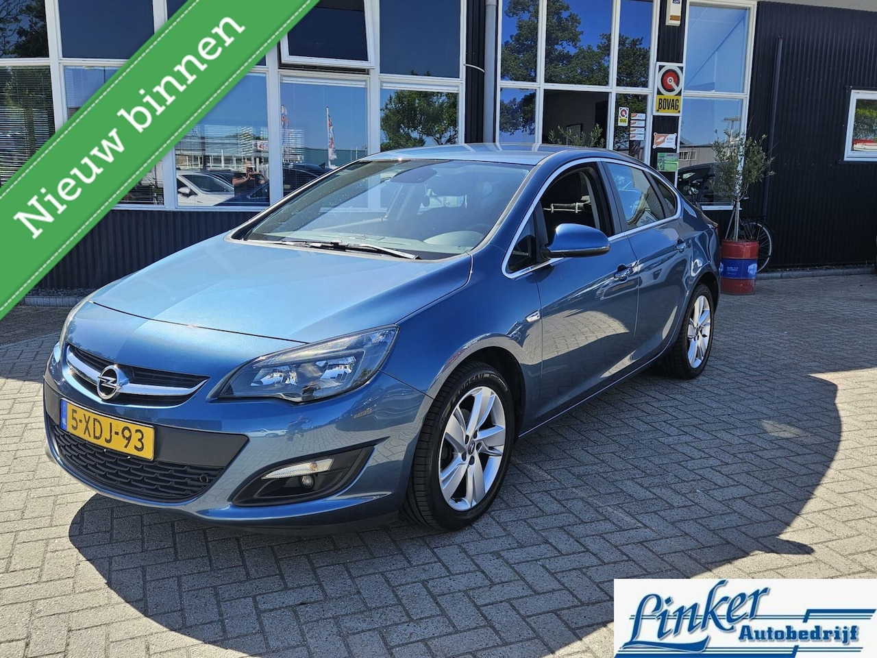 Opel Astra - 1.4 Turbo Design Edition SEDAN! TREKH GEEN AFLVERKOSTEN - AutoWereld.nl