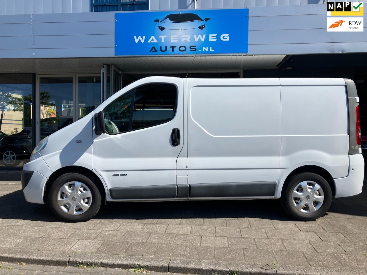 Renault Trafic - 2.5 dCi T29 L1H1 AUTOMAAT|NIEUWE AUTOMAATBAK - AutoWereld.nl