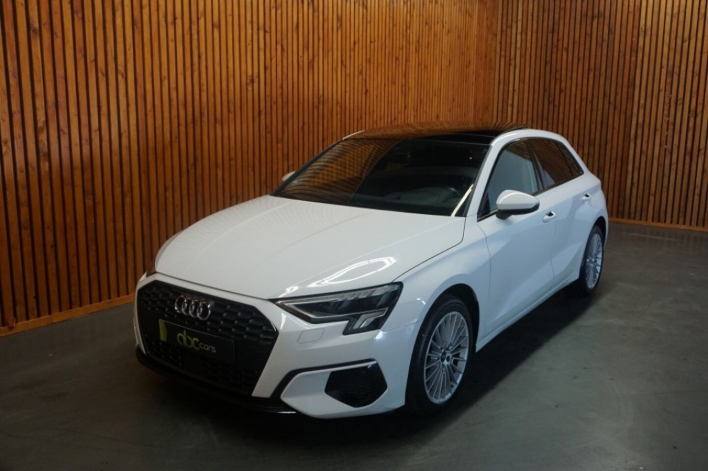Audi A3 Sportback - SPORTBACK 35 TFSI BUSINESS EDITION AUTOMAAT/ PANODAK - AutoWereld.nl
