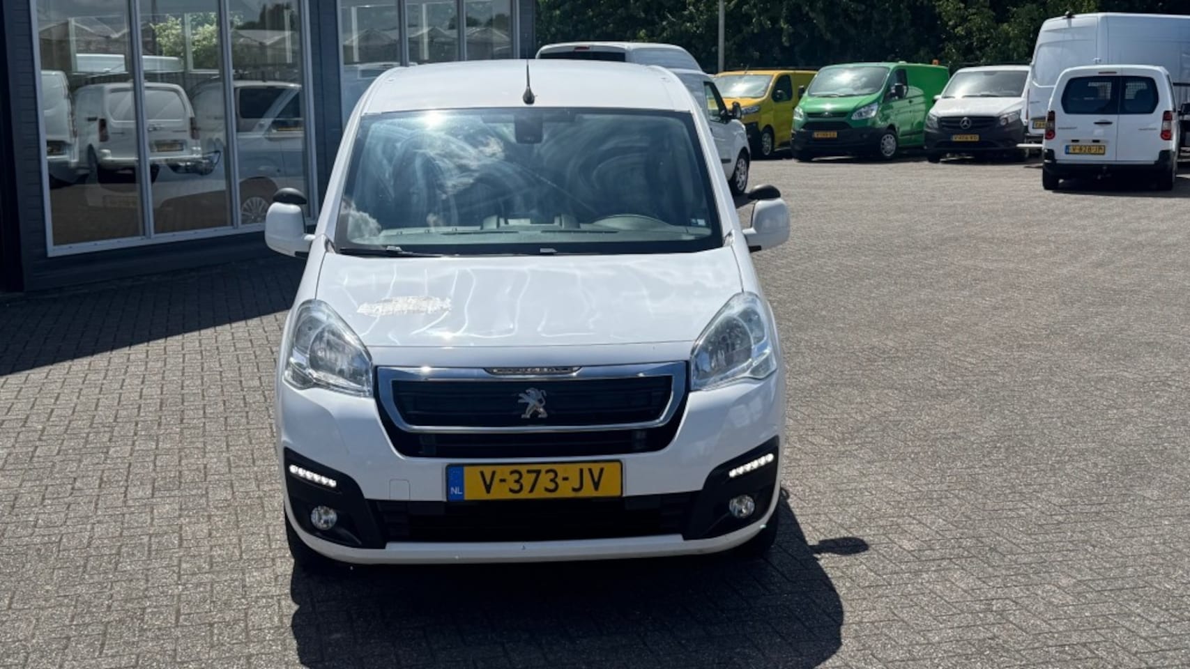 Peugeot Partner - 1.6 HDI 55KW 75PK EURO 6 NAVIGATIE/ AIRCO/ CRUISE CONTROL/ PDC/ - AutoWereld.nl