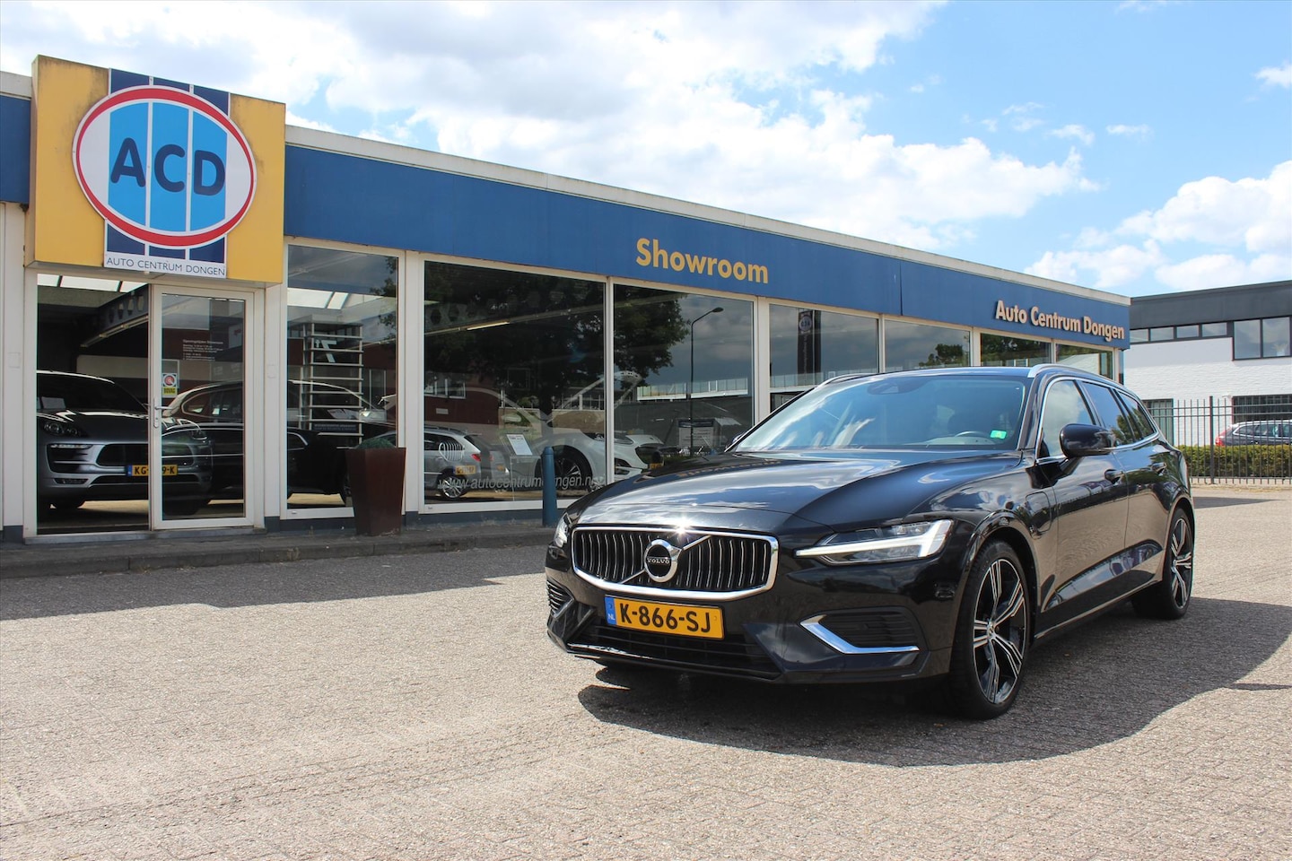 Volvo V60 - T6 Twin Engine 2.0 AWD Hybrid Plug-in Geartronic R Business Pro | Orig. NL | - AutoWereld.nl
