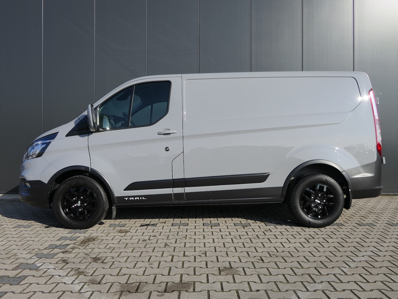 Ford Transit Custom - 300 2.0 TDCI L1H1 Trail | Trekhaak | Camera | Betimmering | BLIS | Leder - AutoWereld.nl