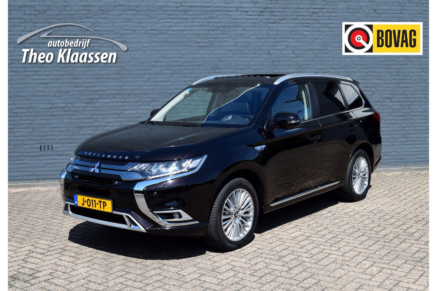 Mitsubishi Outlander - 2.4 PHEV Intense+ Trekhaak Leer / Alcantara Schuif-kanteldak - AutoWereld.nl
