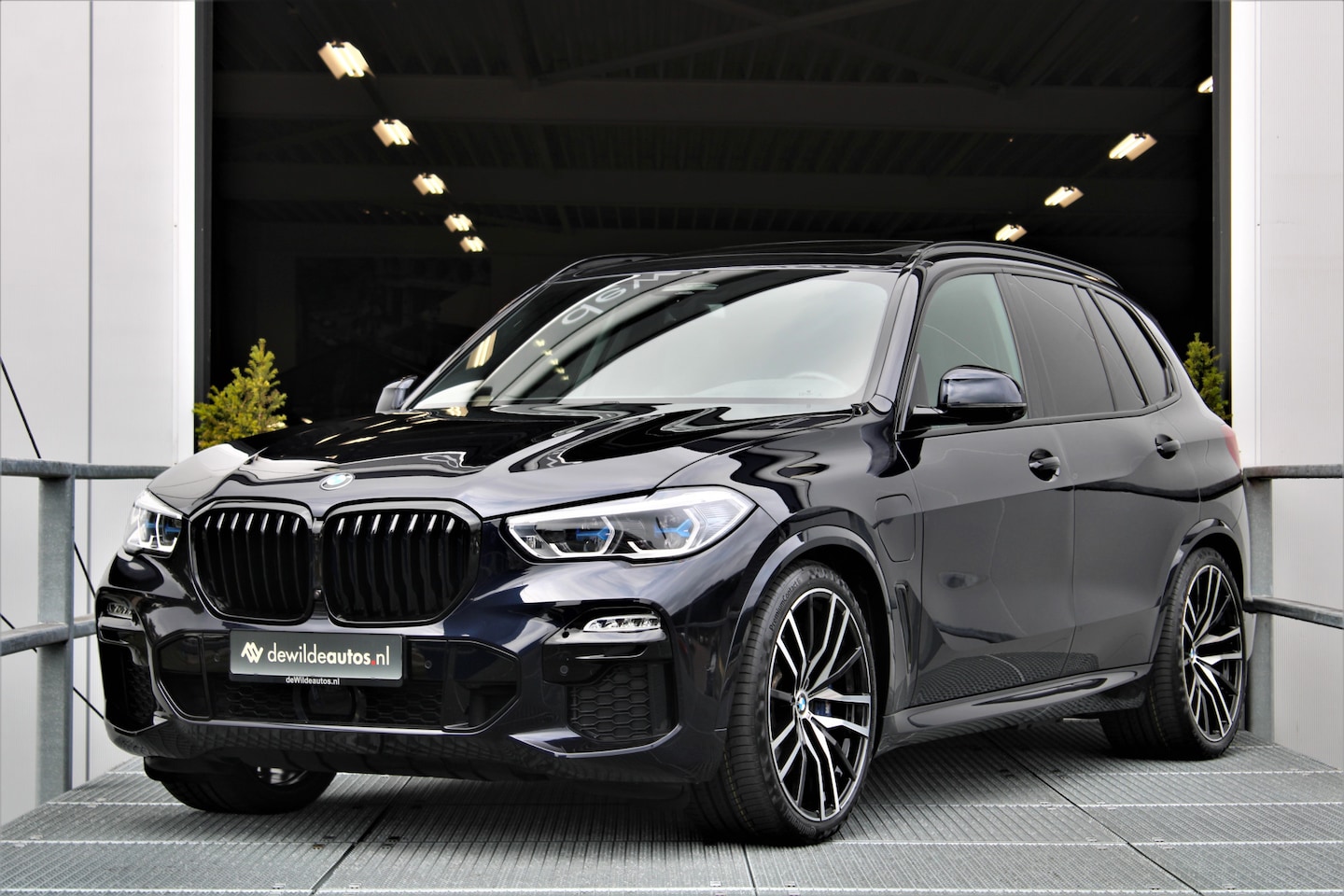 BMW X5 - xDrive45e M-sport 394pk Pano SkyLounge Laser Head-up Keyless 22-inch - AutoWereld.nl