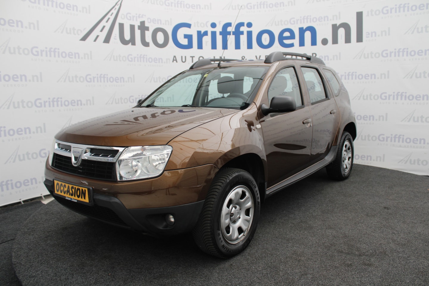 Dacia Duster - 1.6 Lauréate 2wd nette SUV met trekhaak - AutoWereld.nl