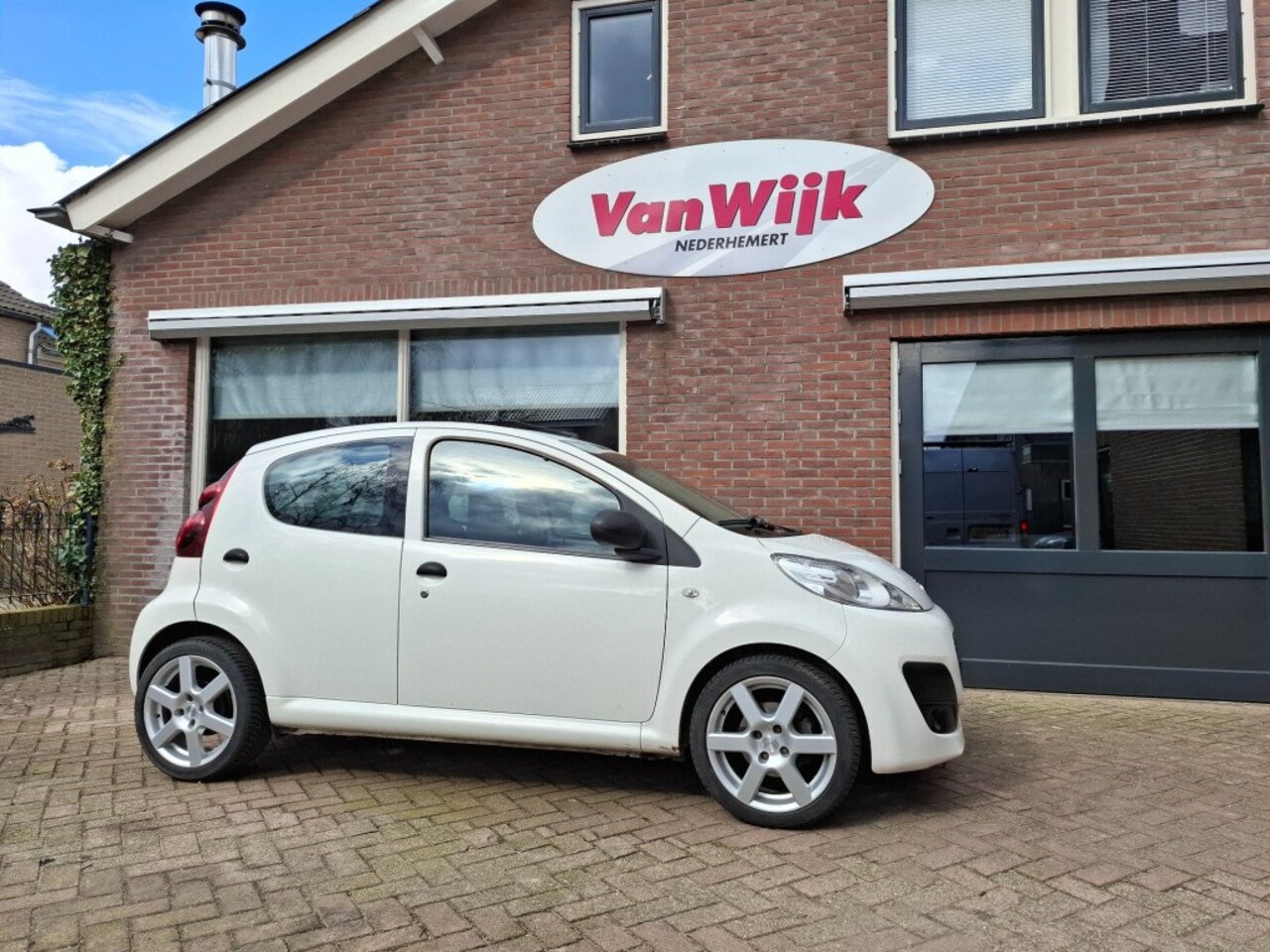 Peugeot 107 - 1.0 ACCENT - AutoWereld.nl