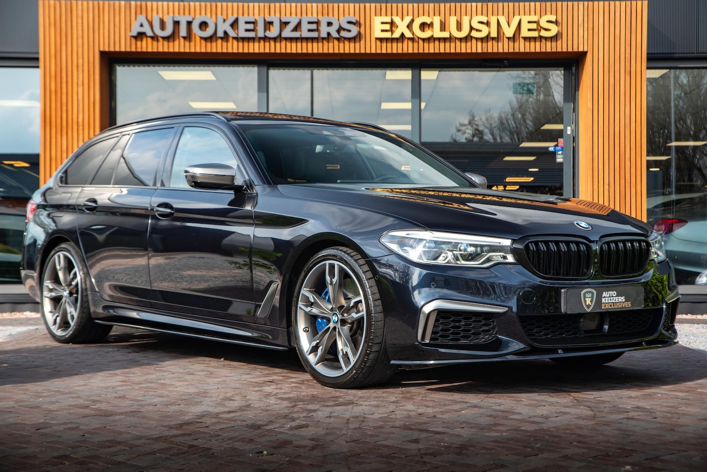 BMW 5-serie Touring - M550d xDrive High Executive Panodak Adapt. cruise 360Cam - AutoWereld.nl
